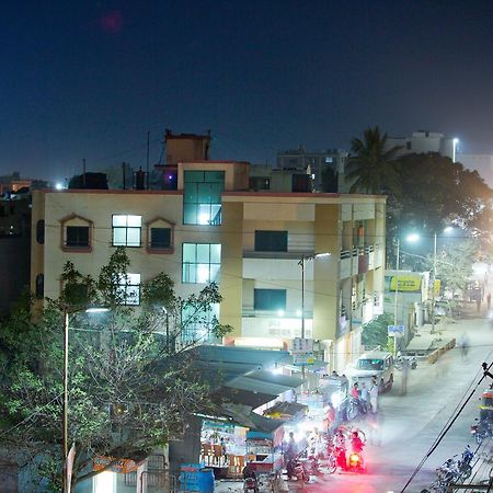 Hotel Bhagwat Palace Lātūr Kültér fotó