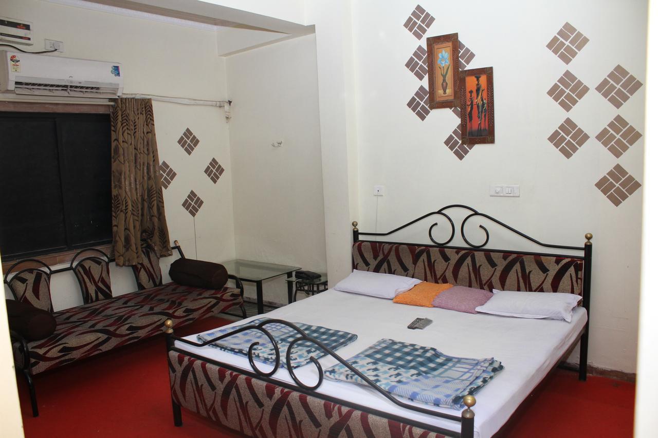 Hotel Bhagwat Palace Lātūr Kültér fotó