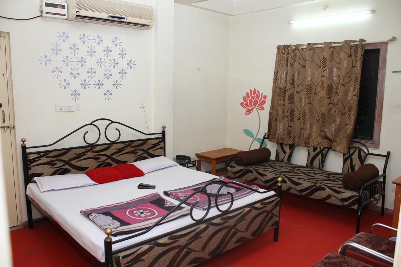 Hotel Bhagwat Palace Lātūr Kültér fotó