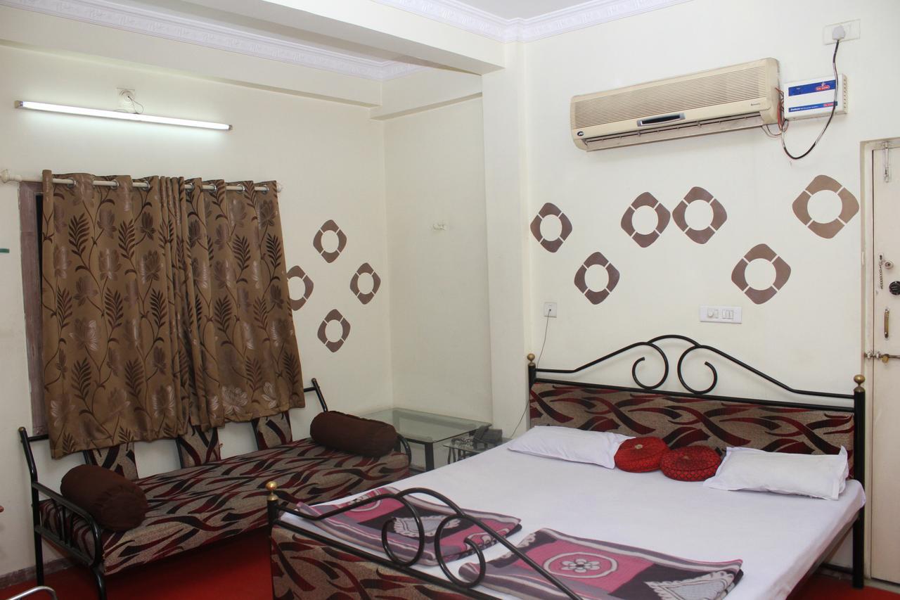 Hotel Bhagwat Palace Lātūr Kültér fotó