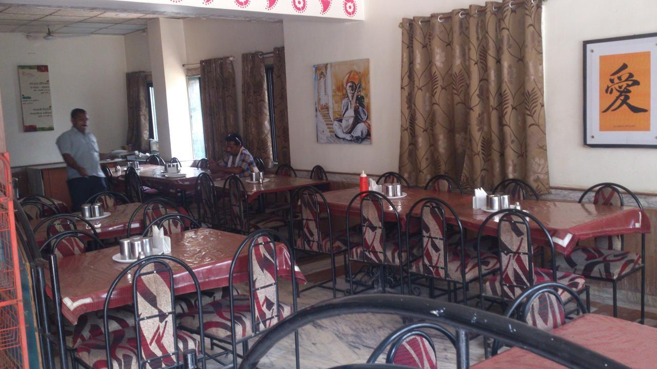 Hotel Bhagwat Palace Lātūr Kültér fotó