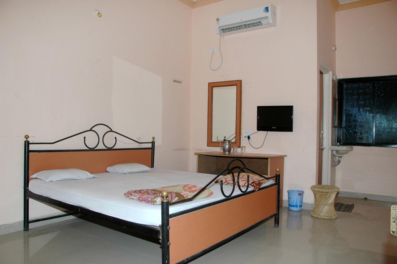 Hotel Bhagwat Palace Lātūr Kültér fotó